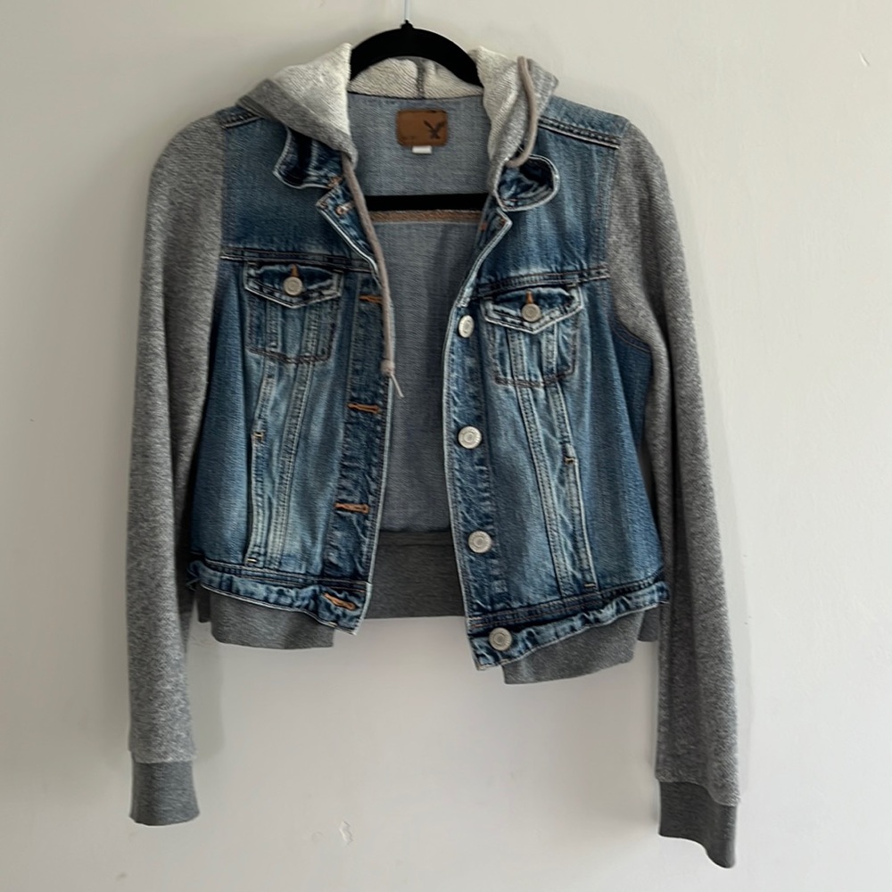 American eagle women’s denim jacket with Terry sleeves and hood size small